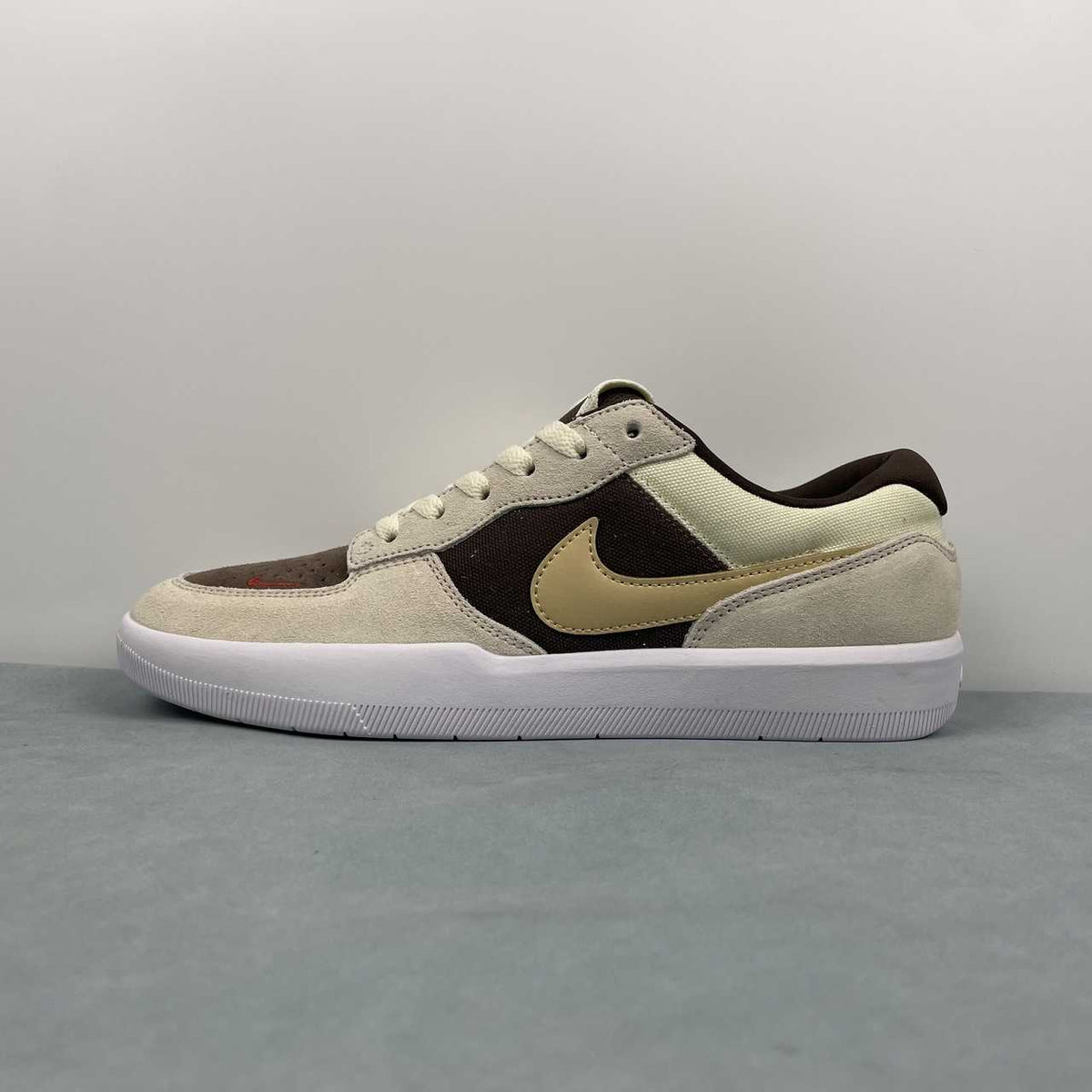 Nike SB Force  Low-Top Sneakers - Cream / Dark Brown / Tan
